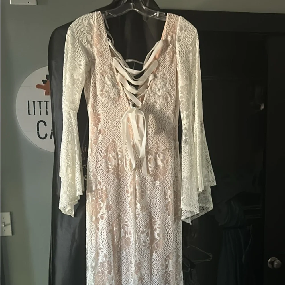 Chic Ivory Lace Wedding Dress - Picture 3 of 3